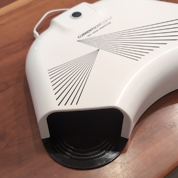 CurrentBody Skin LED Light Therapy - White For Hands - Picture 6 of 8